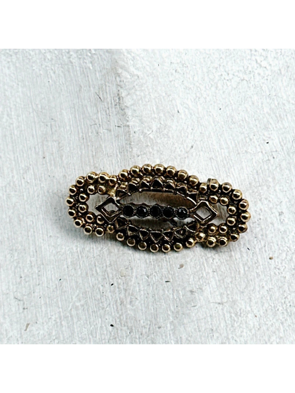 2526mc. Vintage Dainty Bronze Brooch